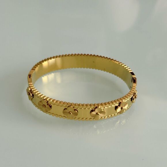 Elegant Gold Floral Bangle A1041 - Picture 4 of 6